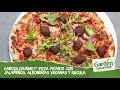 Pizza picante con jalapeños, albóndigas veganas y rúcula