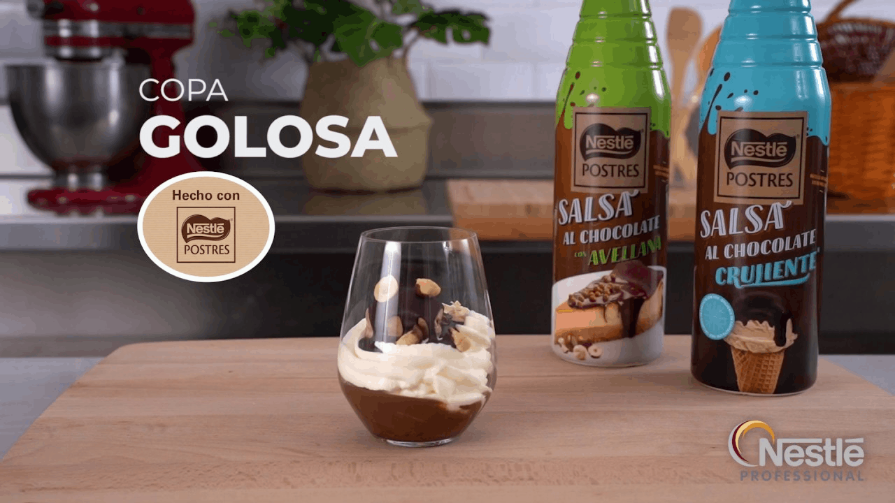 Topping para postres Copa golosa hecha con NESTLÉ POSTRES®  Nestlé Professional