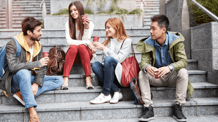 chicos con café vending cabecera