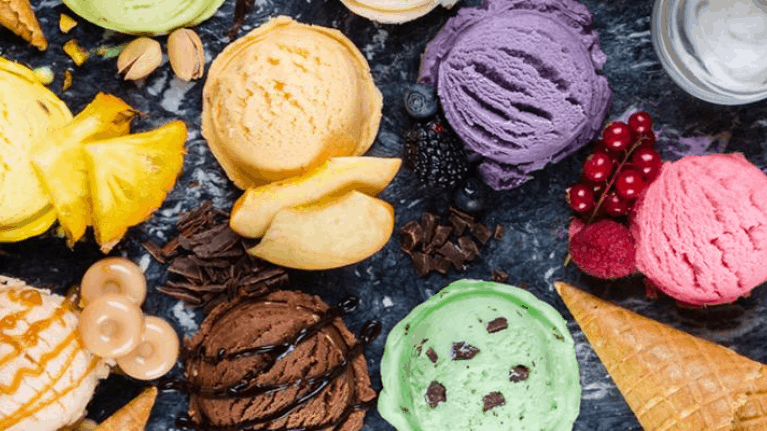 imagen de unas bolas de helado con cucuruchos del articulo Nestlé Professional de cabecera