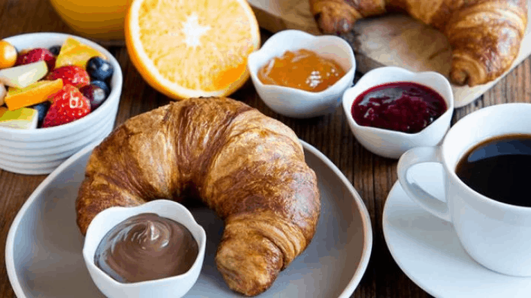 Potenciar servicio desayuno en bares cafeterías y hoteles