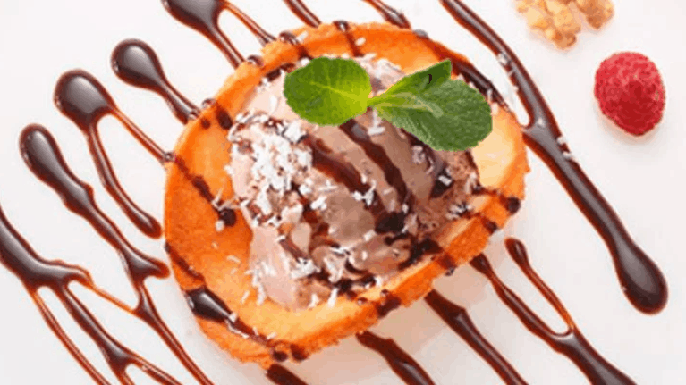 helado con sirope topping para postres cabecera