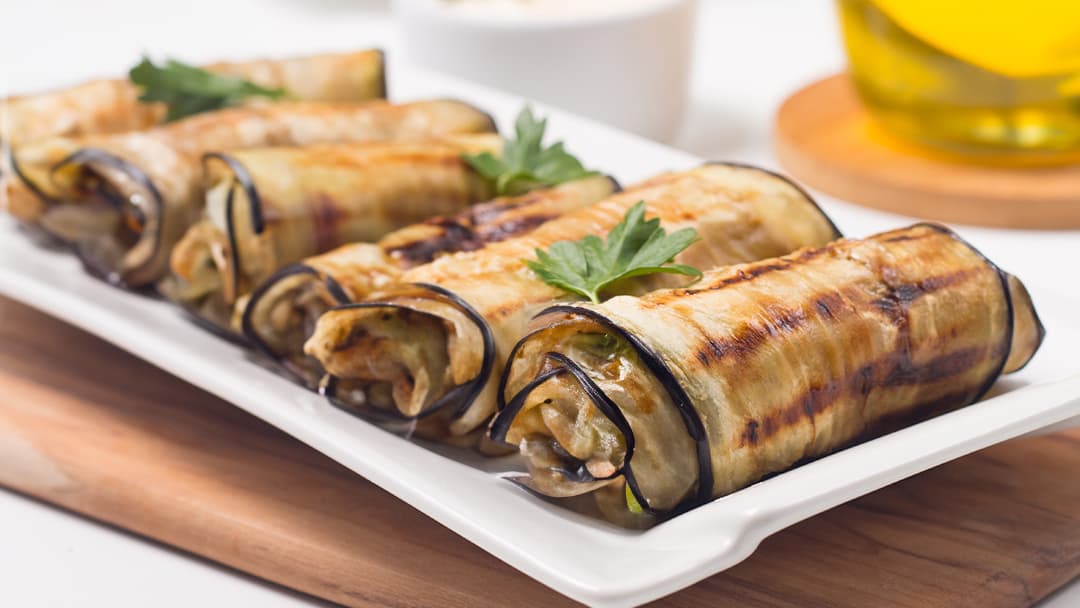 Plato de rollitos vegetarianos