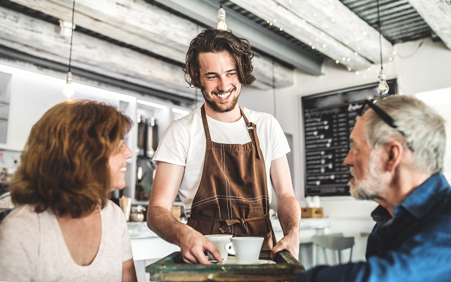 Barista en cafetería