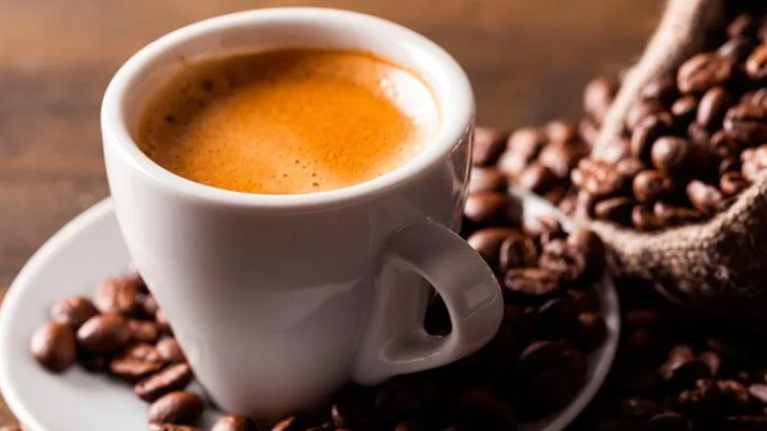 imagen para cabecera de una taza de café realizada por un barista