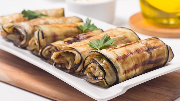 Plato de rollitos vegetarianos