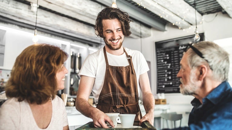Barista en cafetería