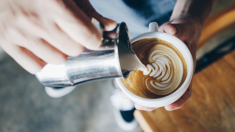 Cómo hacer un buen café en cafetera de bar