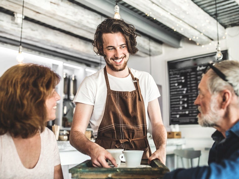 Barista en cafetería