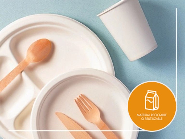 Platos y cubiertos de papel