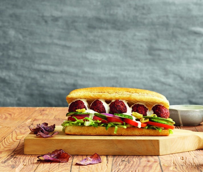 BOCADILLO DE FALAFEL DE REMOLACHA