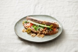 SÁNDWICH PICANTE VUNA