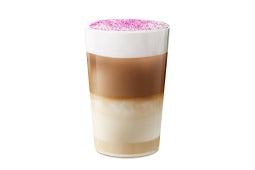 Café love latter con superficie de color rosa