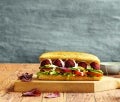 BOCADILLO DE FALAFEL DE REMOLACHA
