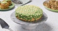 Tarta de color verde con chocolate milkybar